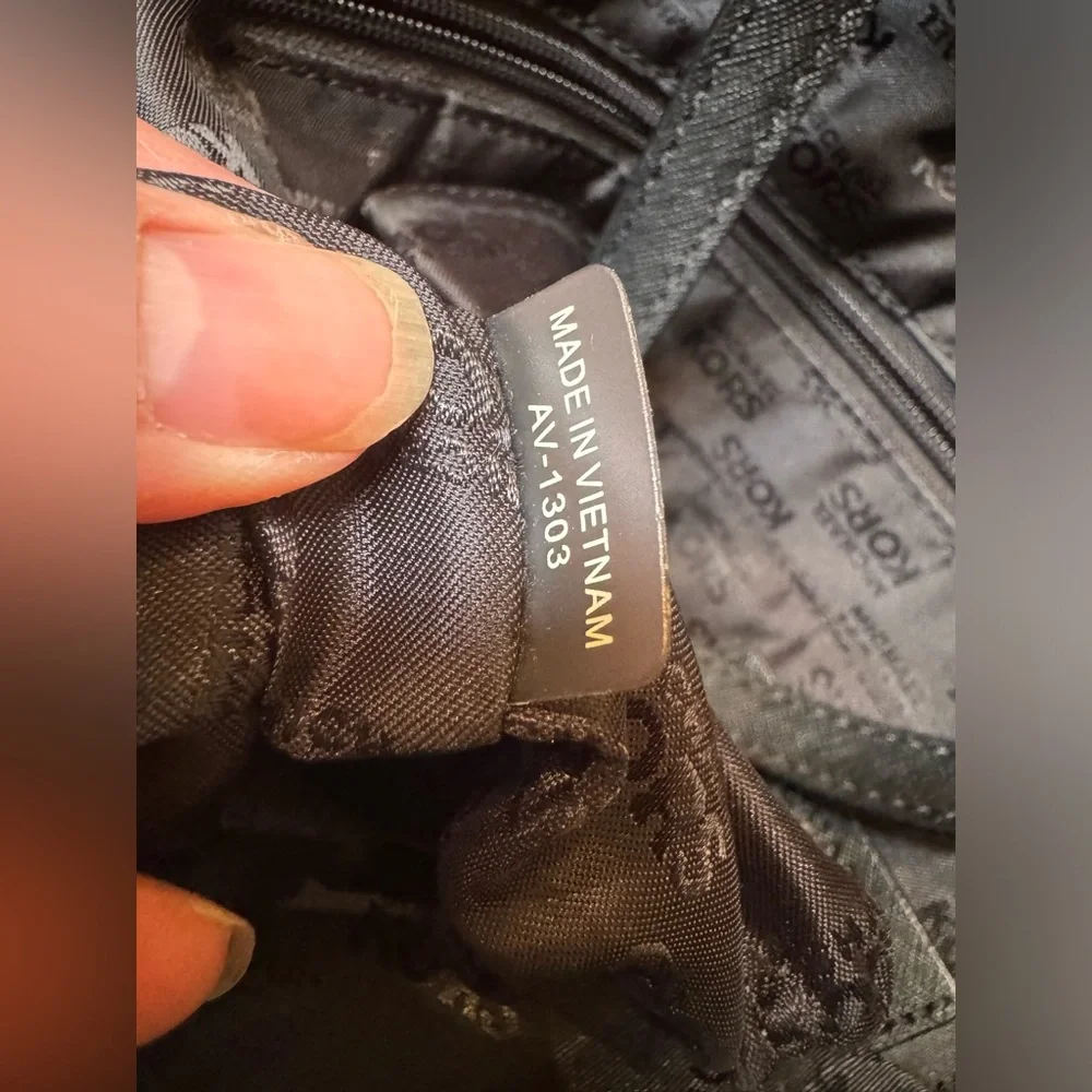 Black MICHAEL KORS , MK saffiano leather bag - Picture 11 of 12